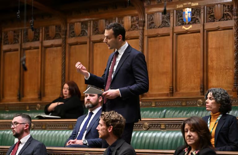 British minister resigns over alleged probe of journalists